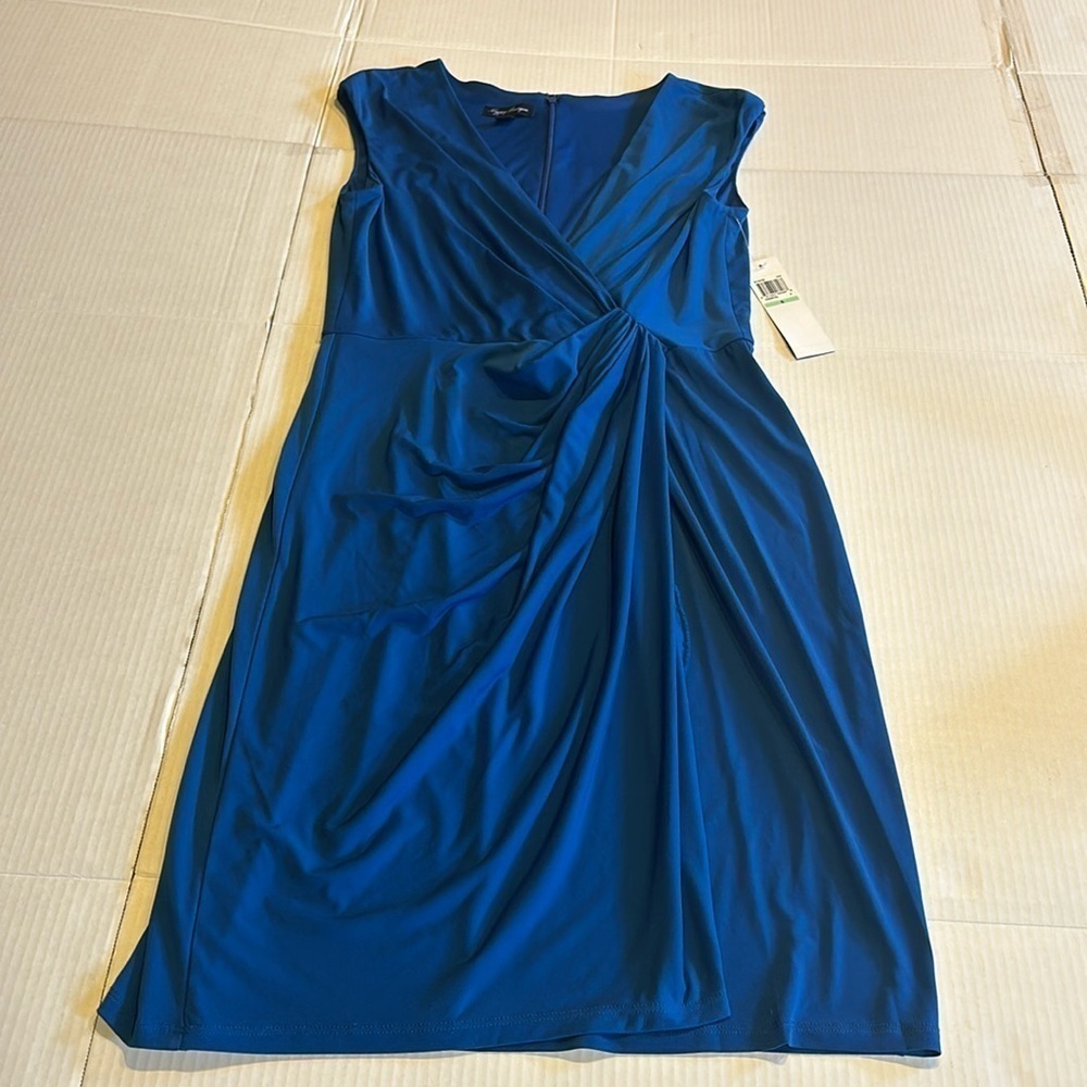 NWT Maggy Boutique ocean blue dress vneck
Side ruching back zippet sleeveless